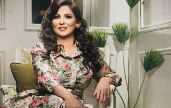 نوال الكويتية تطرح الراية البيضاء وصورة مع شقيقتها نجاة