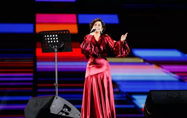 شيرين تختار الأحمر في موسم الرياض.. شاهدي الصور