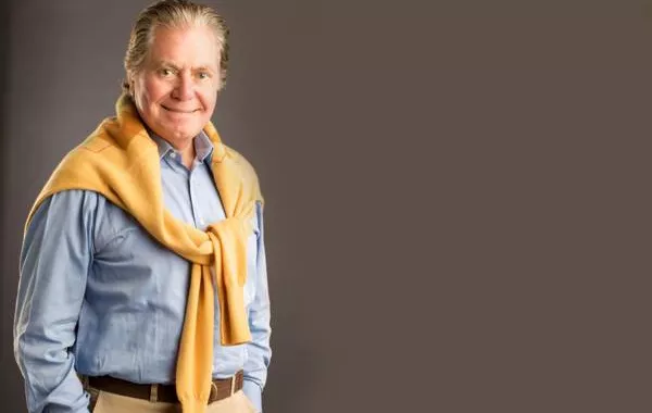 صور: حسين فهمي برفقة زوجته السابعة لأول مرة