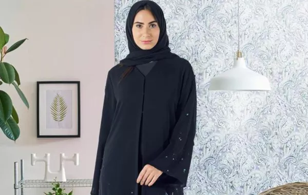 عبايات موضة 2019 تخفي عيوب القوام التفاحة