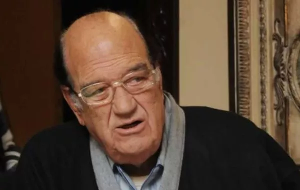 بسبب شائعة وفاته... حسن حسني في حالة نفسية سيئة