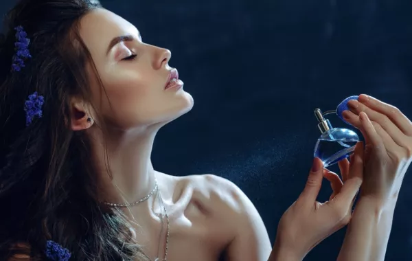 أرقى العطور لحفلة نهاية العام... خيارات رائعة جداً