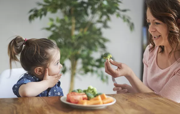 طفلي يعاني من صعوبة في البلع كيف أتصرف؟