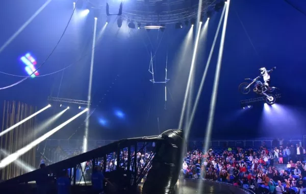 Fontana By Cirque Du Liban  بأول عرض مائي متنقل في الشرق الأوسط