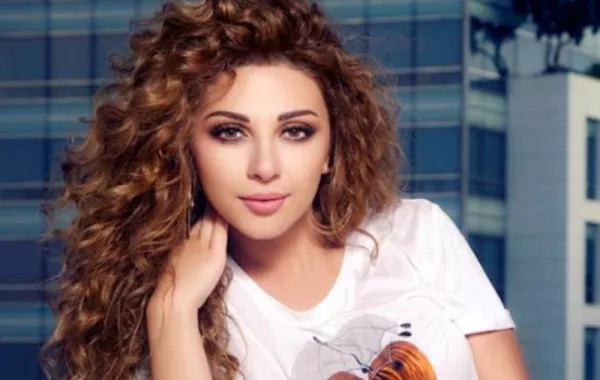 جايدن ابن ميريام فارس يحتفل بالعيد الوطني الاماراتي على طريقته