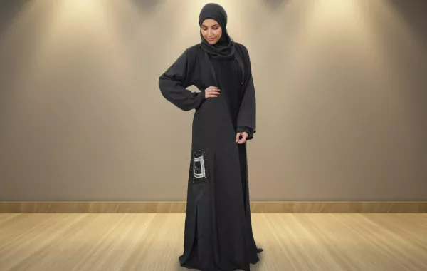 أحدث موديلات عبايات سوداء مطرزة