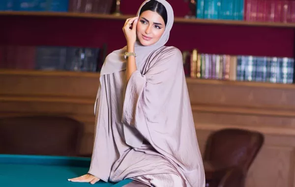 عبايات وردية موضة الموسم من انستقرام الفاشينيستا المحجبات