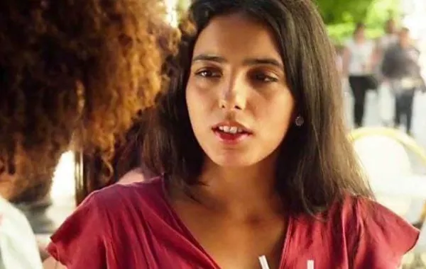 حادثة غريبة حصلت في باريس بين ممثلة وسائق تاكسي وكلاهما من اصل تونسي