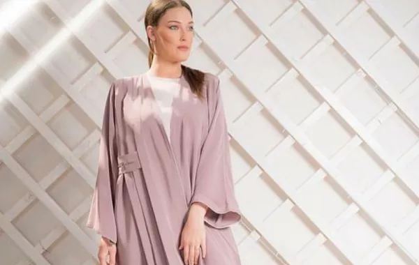 عبايات ملونة موضة 2019 تخفي عيوب الجسم