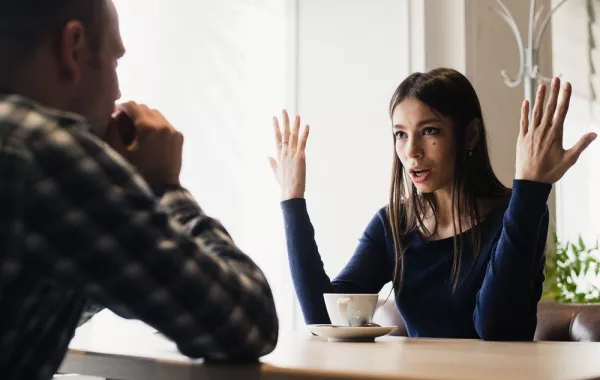 الزوجة الخائنة هذه علامات خيانتها!