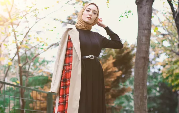 أبرز صيحات معاطف شتاء 2020 من وحي الفاشينيستا المحجبات