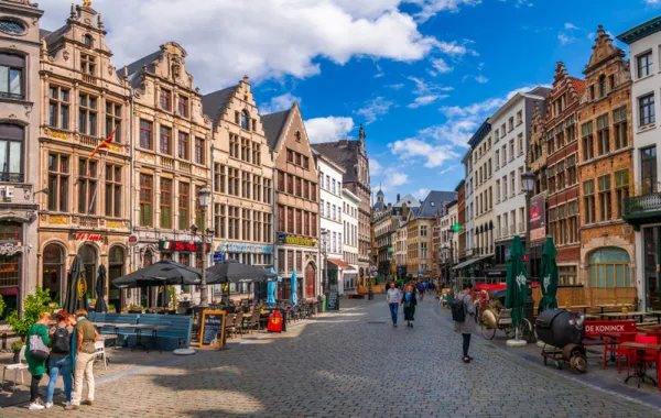 العرب المسافرون إلى أنتويرب في ديسمبر