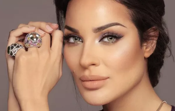استوحي مكياجك من نادين نجيم لحفل نهاية العام