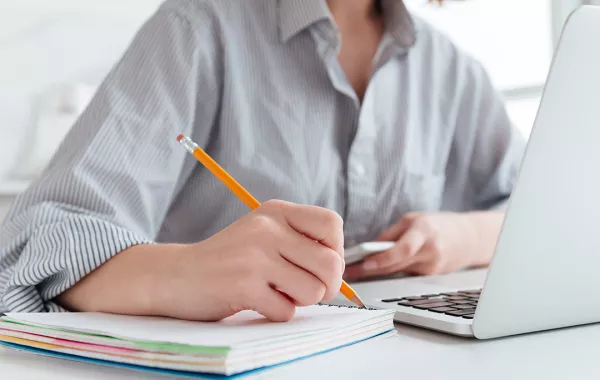 الفرق بين التلخيص والخلاصة