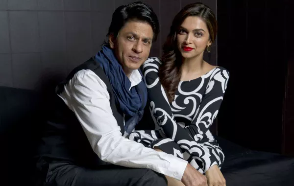 شاروخان وديبيكا بادوكون- الصورة من موقع Bollywood Hungama