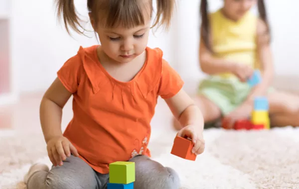 5 طرق لتعليم طفلك الألوان بأقل مجهود