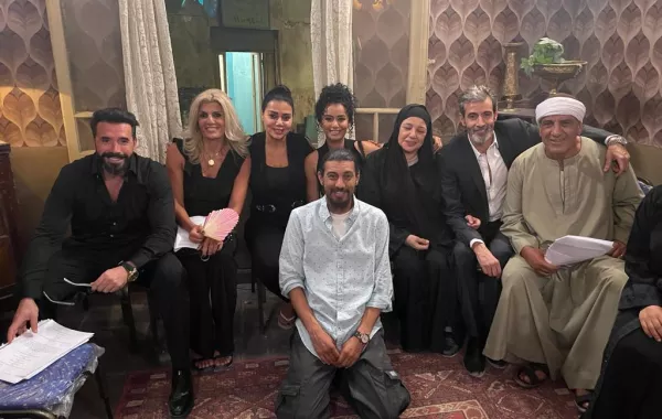 المخرج حازم فودة مع نجوم مسلسل المماليك .. الصورة من المكتب الإعلامي للمخرج حازم فودة