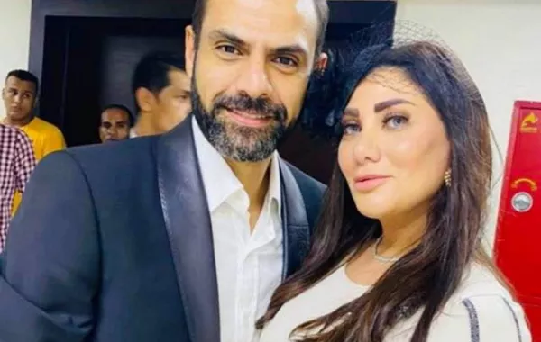 الشاعر أمير طعيمة وزوجته - الصورة من حساب جيني طعيمة على الفيس بوك