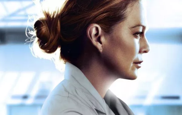 النجمة إلين بومبيو بطلة مسلسل Grey's Anatomy - الصورة من الصفحة الرسمية للمسلسل على انستغرام