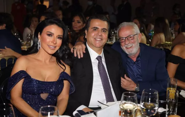 الفنان أحمد الزين والمنتج جمال سنان والفنانة ماغي بو غصن - تصوير محمد رحمة خاص سيدتي