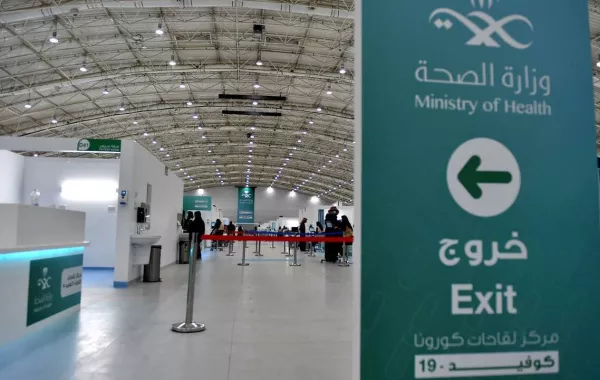 نصف سكان السعودية تلقوا جرعتين من لقاح كورونا