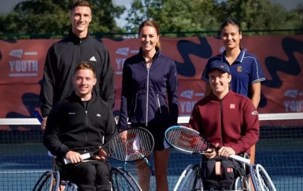 كيت  مع أبطال التنس- الصورة من حساب Duke and Duchess of Cambridge