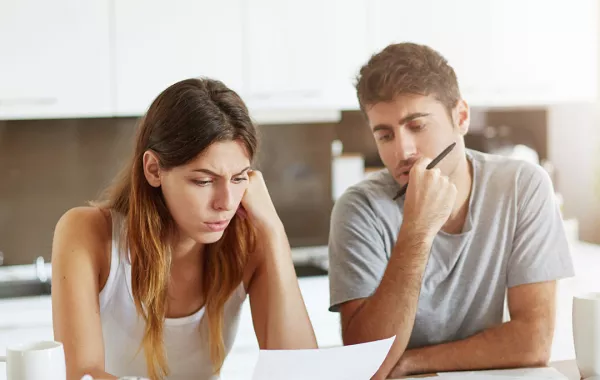 كيفية مناقشة رواتب الزوجين مع عدم المشاجرة