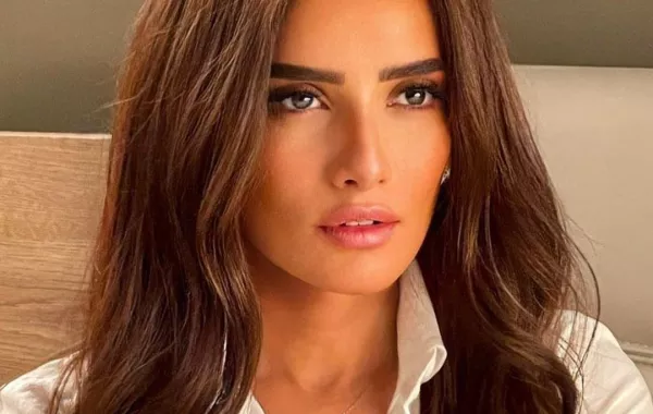 الفنانة زينة