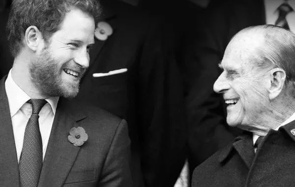 الأمير هاري مع جده الأمير فيليب- الصورة من حساب Archwell على إنستغرام