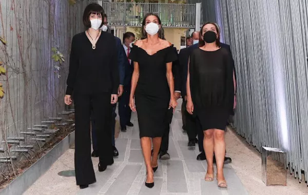 الملكة ليتيزيا أثناء دخولها الحفل- الصورة من موقع New my royals