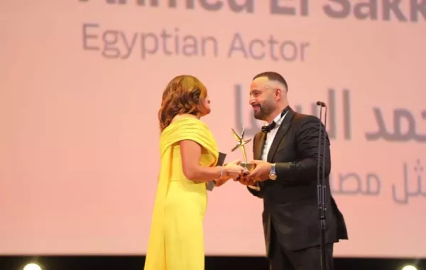 هند صبري تكرم أحمد السقا - الصورة من حساب المهرجان على انستغرام