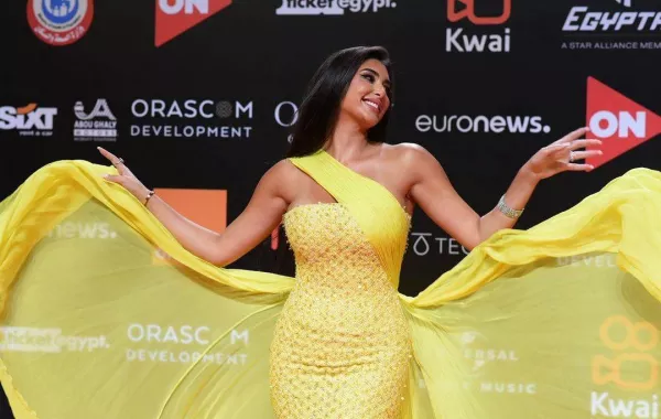 ياسمين صبري بفستان أصفر -  الصورة من حساب المهرجان على إنستغرام