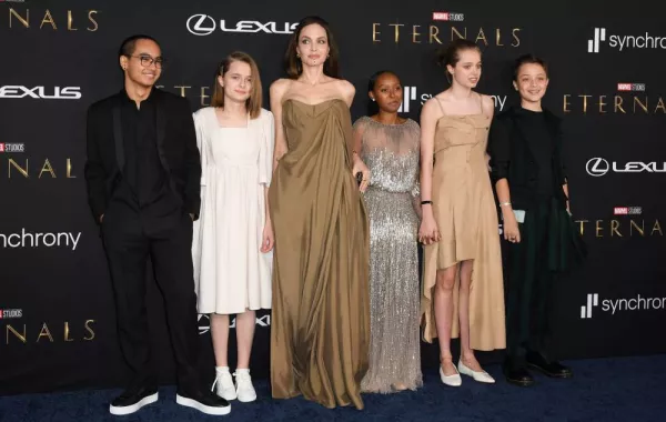 أنجلينا جولي مع أولادها - الصورة من موقع Hindustan Times