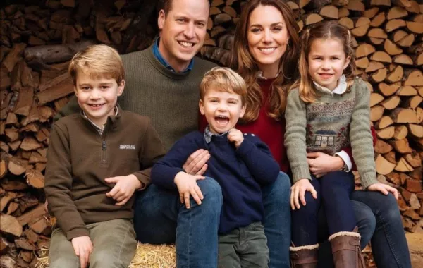 ويليام وكيت مع أبنائهما الثلاثة- الصورة من حساب دوق ودوقة كامبريدج على إنستغرام