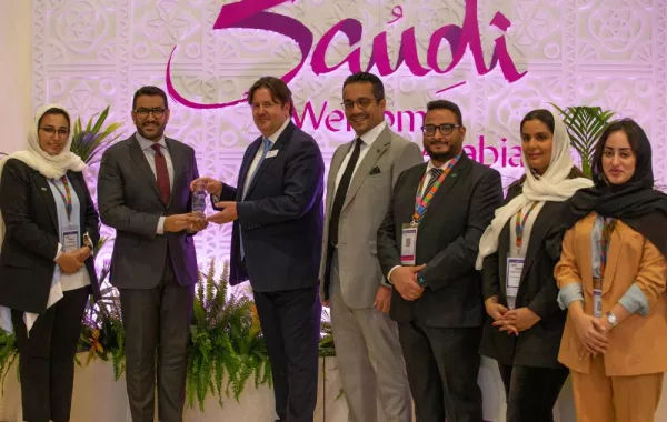 السعودية تتصدر اهتمام المشاركين بمعرض السفر العالمي في لندن. الصورة من "واس"