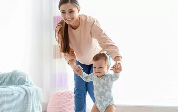 متى يبدأ الأطفال في الوقوف؟