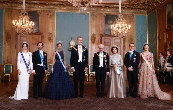 ملك وملكة إسبانيا مع العائلة المالكة السويدية- الصورة من موقع Royal Central