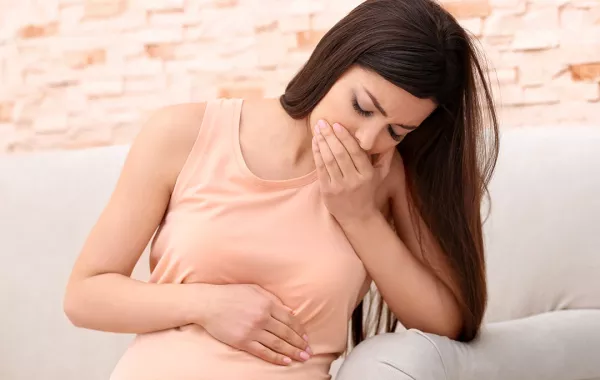 الطعم المعدني في الفم أثناء الحمل: أسبابه ونصائح للتعامل معه