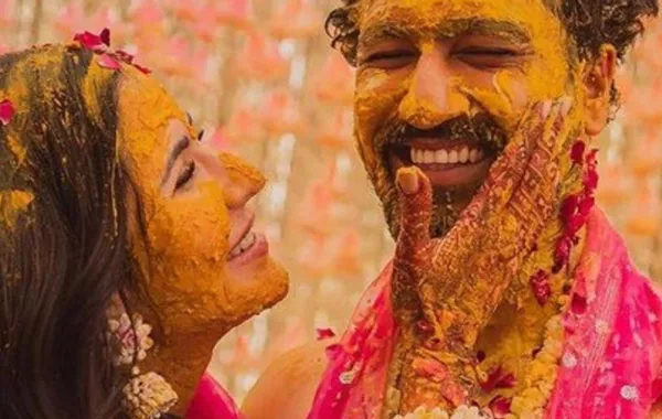 كاترينا كيف وفيكي كوشال في حفل هالدي- الصورة من حساب كاترينا كيف على إنستغرام