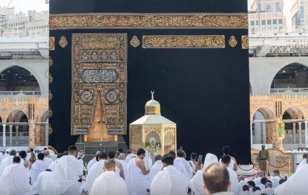 القمر يتعامد على الكعبة المشرفة فجر غد الخميس