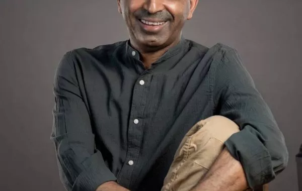 الفنان طارق العلي