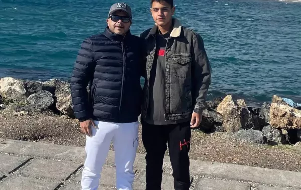محمد هنيدي  وابنه أحمد - الصورة من حسابه على الفيس بوك