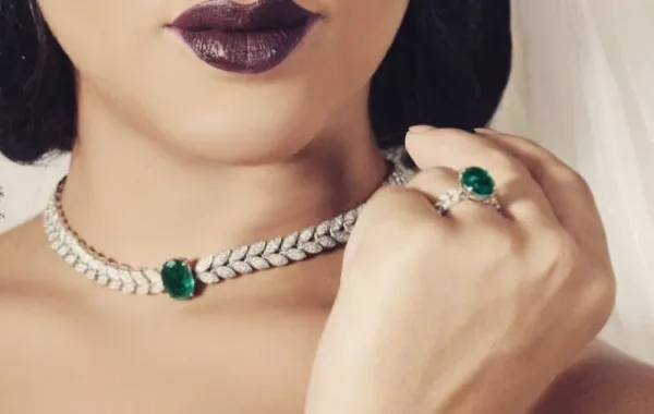 المصممة وعد الرميح: قلة المصانع تضر تصميم المجوهرات في السعودية!