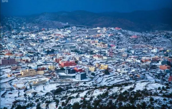 في حادثة تاريخية ثلوج في بللسمر والرياض تستقبل أقوى موجة برد