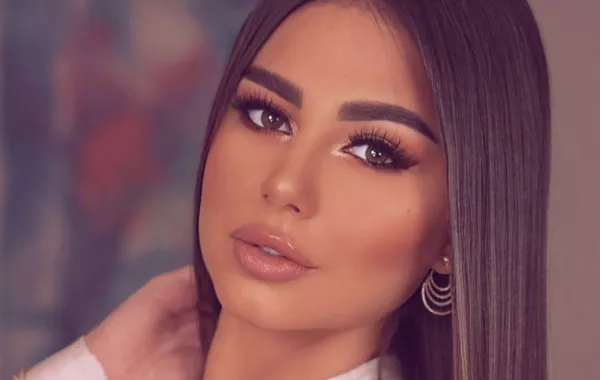 إبراز جمال الملامح وتجميل العيوب بأنامل دينا راغب
