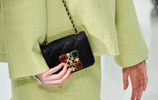 أجمل موديلات حقائب صغيرة رائجة في العام الجديد