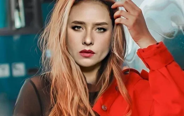 بعد فوزها بـ«أوسكار سيدتي» نيللي كريم: تكريمي من «سيدتي» وسام على قلبي