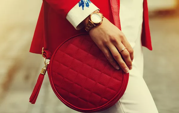 أجمل موديلات شنط كروس مدورة للمرأة العصرية