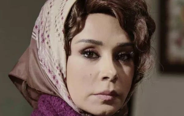 بالصور .. كاريس بشار تنشر صور والدتها وعائلتها