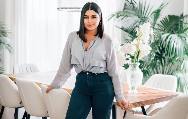 إطلالات عصرية للشابات من مينا الشيخلي